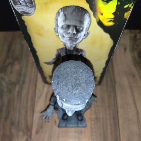 NECA Universal Monsters Studio HeadKnocker Bobblehead Frankenstein - Picture 2 of 12